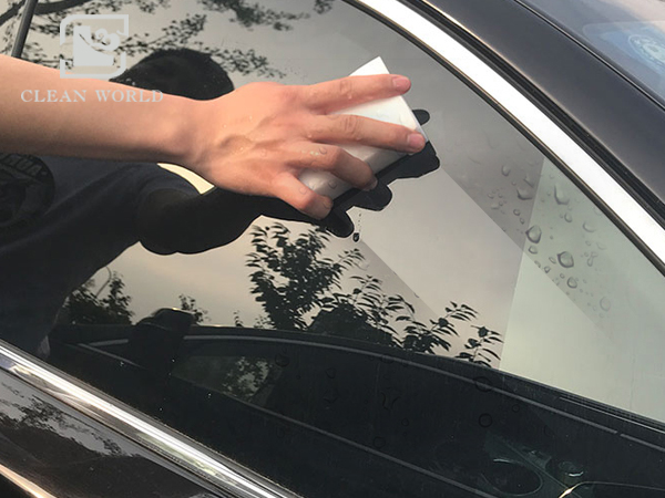 納米海綿擦拭車(chē)窗玻璃